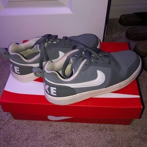 Men Nike Court Borough Low Top Sneaker (Grey)